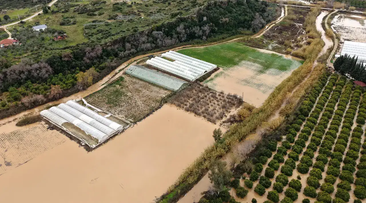 Antalya'da 40 Günlük Yağmur 4 Saatte Yağıyor! 6